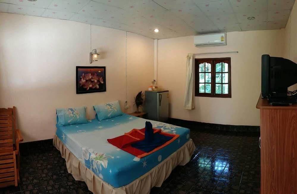 Subtawee Resort Szuratthani Kültér fotó