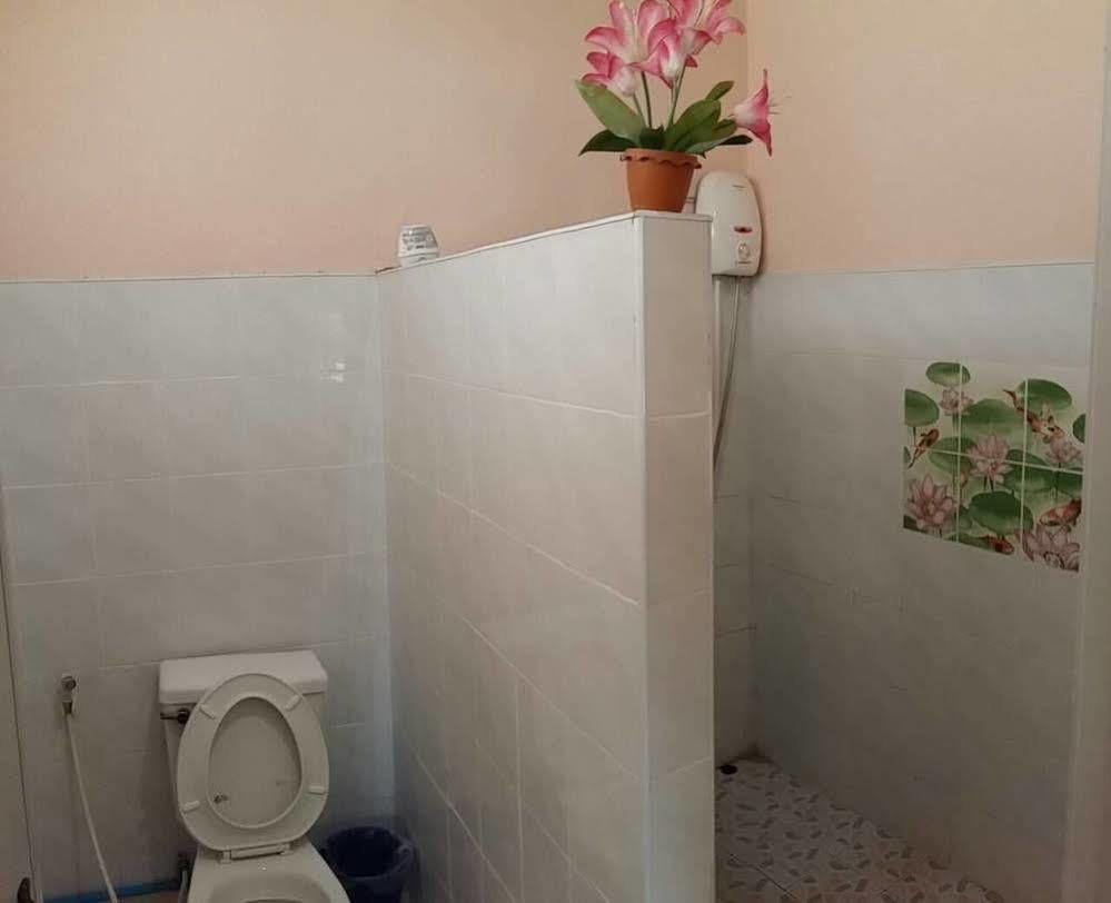 Subtawee Resort Szuratthani Kültér fotó