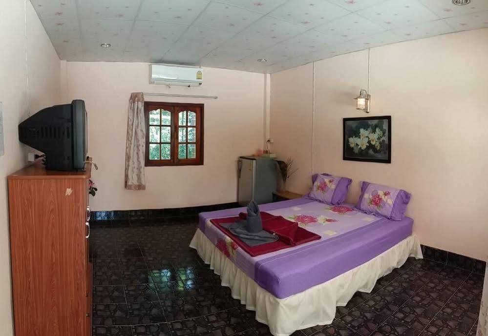 Subtawee Resort Szuratthani Kültér fotó