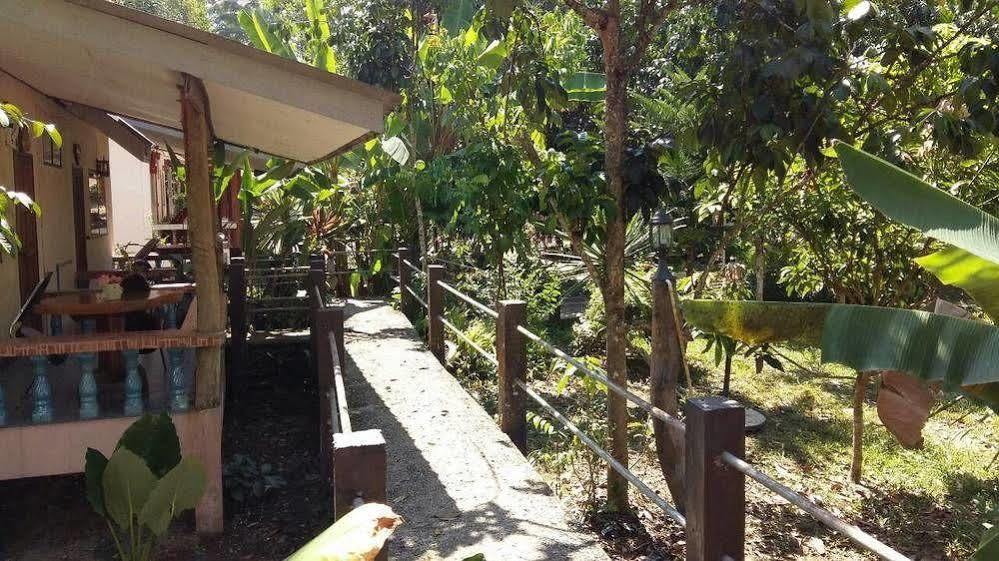 Subtawee Resort Szuratthani Kültér fotó
